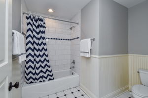 461 Phillips Ave, Glen Ellyn, IL 60137, US Photo 30