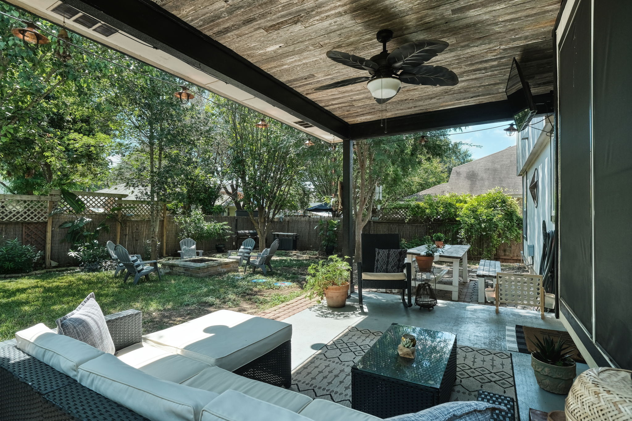 Covered Patio/Back Yard