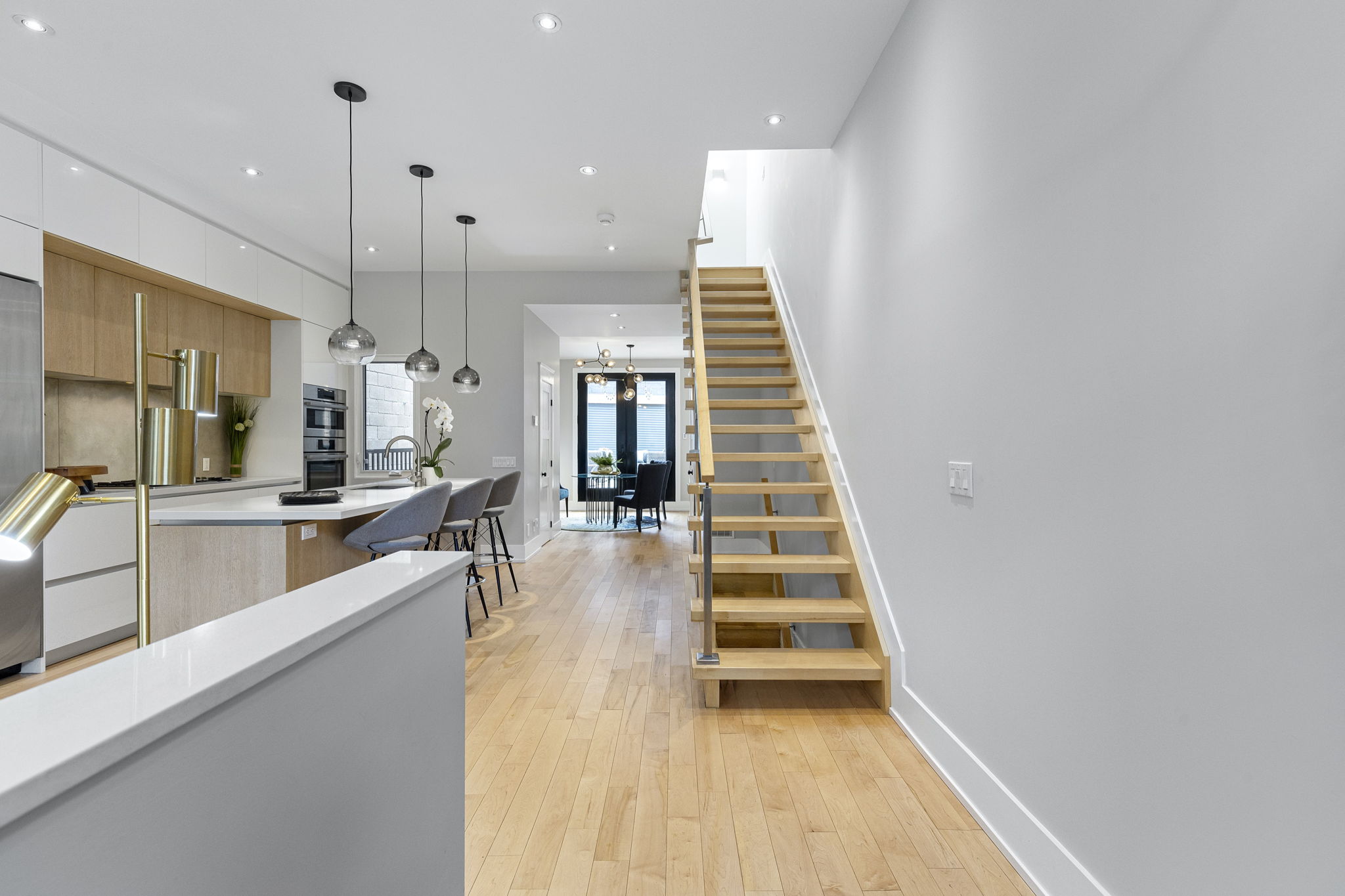 111 Walnut Ave, Toronto, ON M5V 2S1, Canada Photo 4