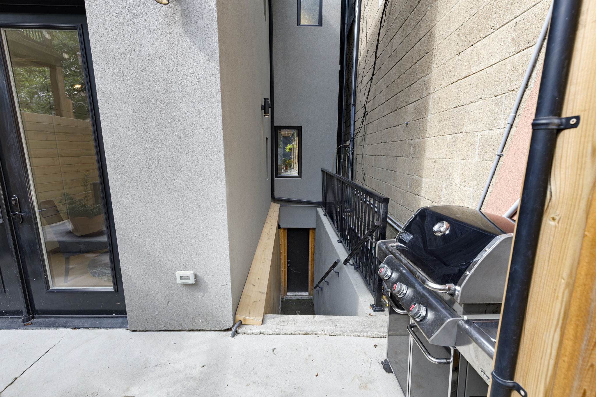 111 Walnut Ave, Toronto, ON M5V 2S1, Canada Photo 46