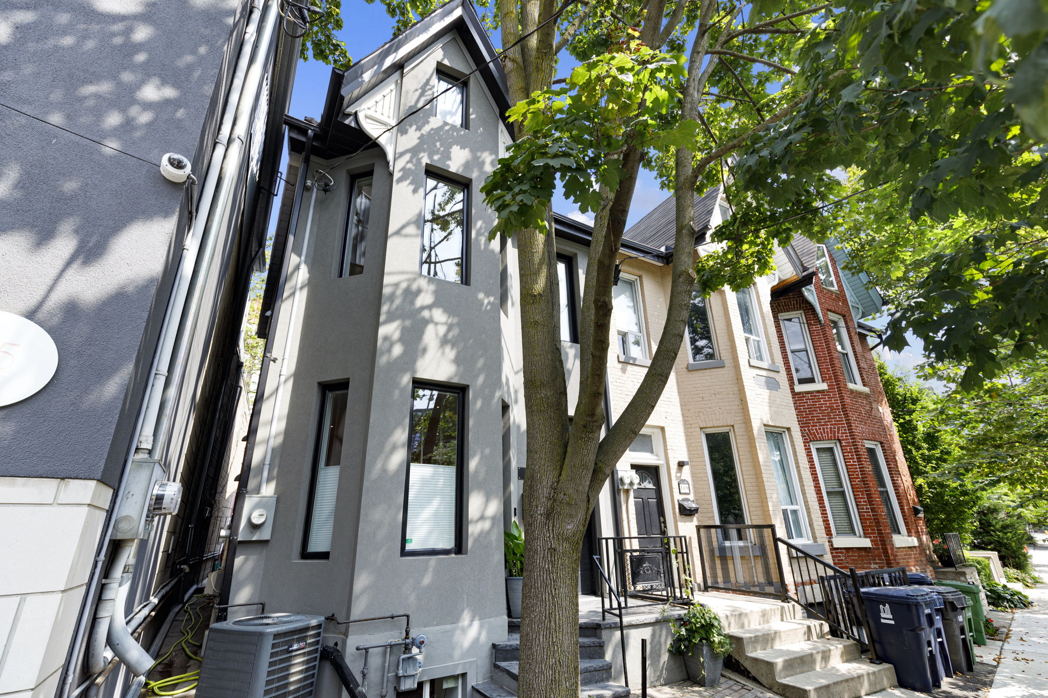 111 Walnut Ave, Toronto, ON M5V 2S1, Canada Photo 2