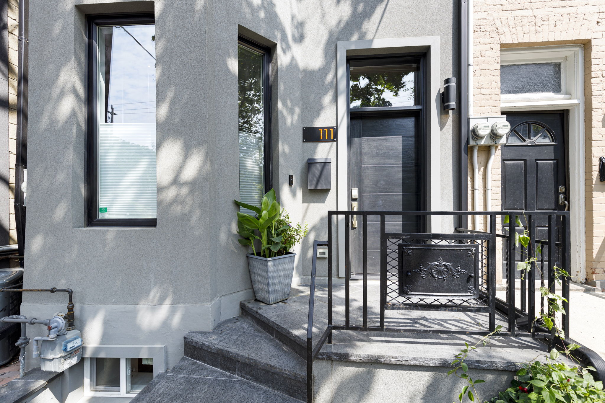 111 Walnut Ave, Toronto, ON M5V 2S1, Canada Photo 3