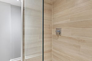 111 Walnut Ave, Toronto, ON M5V 2S1, Canada Photo 40