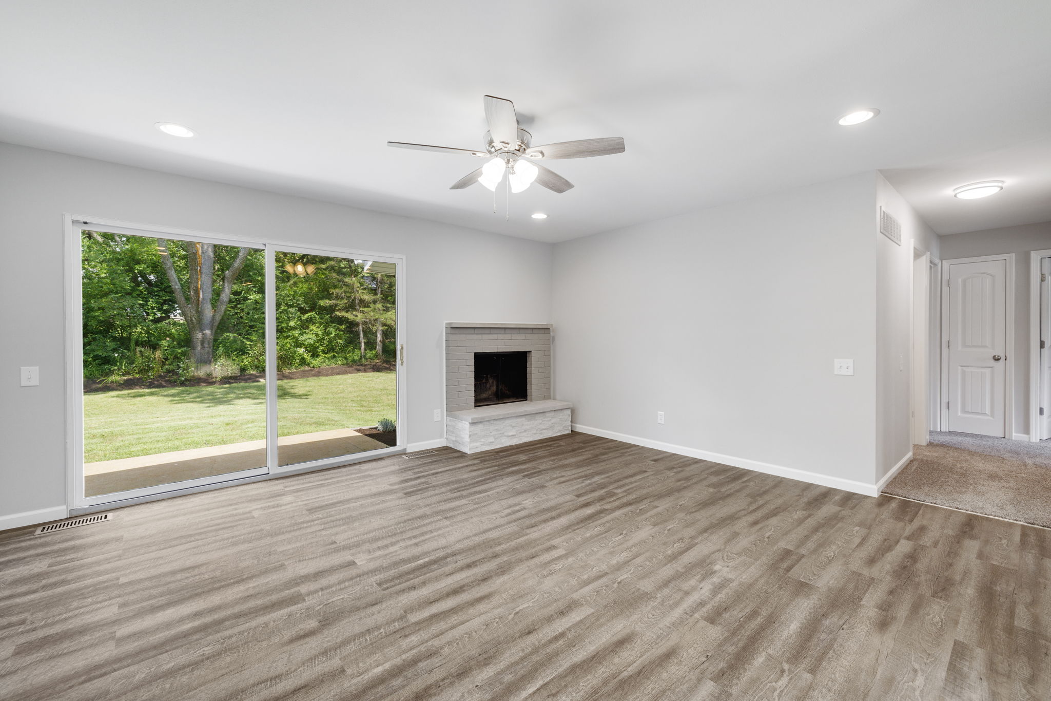 12921 Bellerive Estates Dr, Creve Coeur, MO 63141 Studio 724 Photography