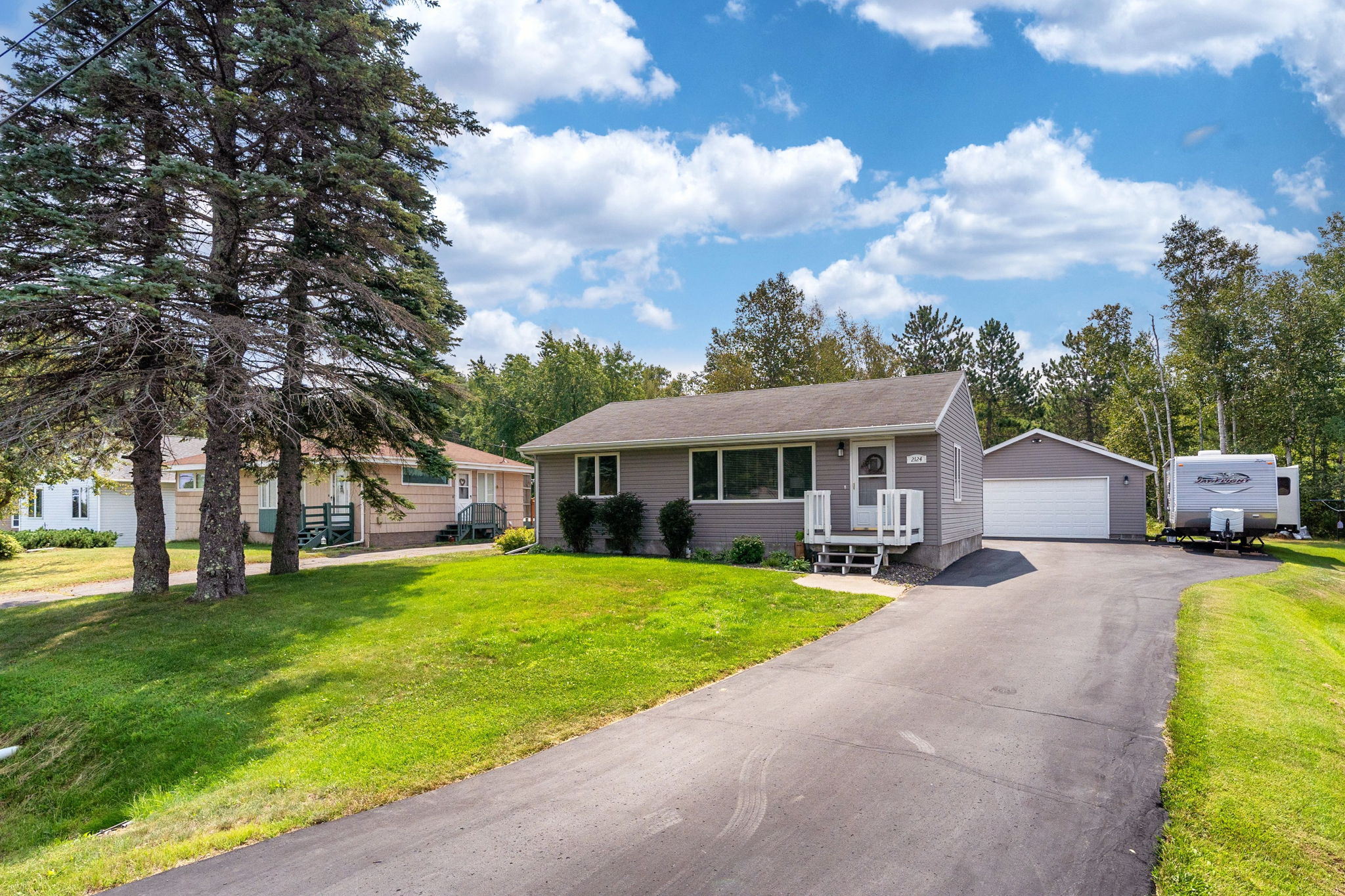 2124 Hutchinson Rd, Duluth, MN 55811 Duluth Visuals