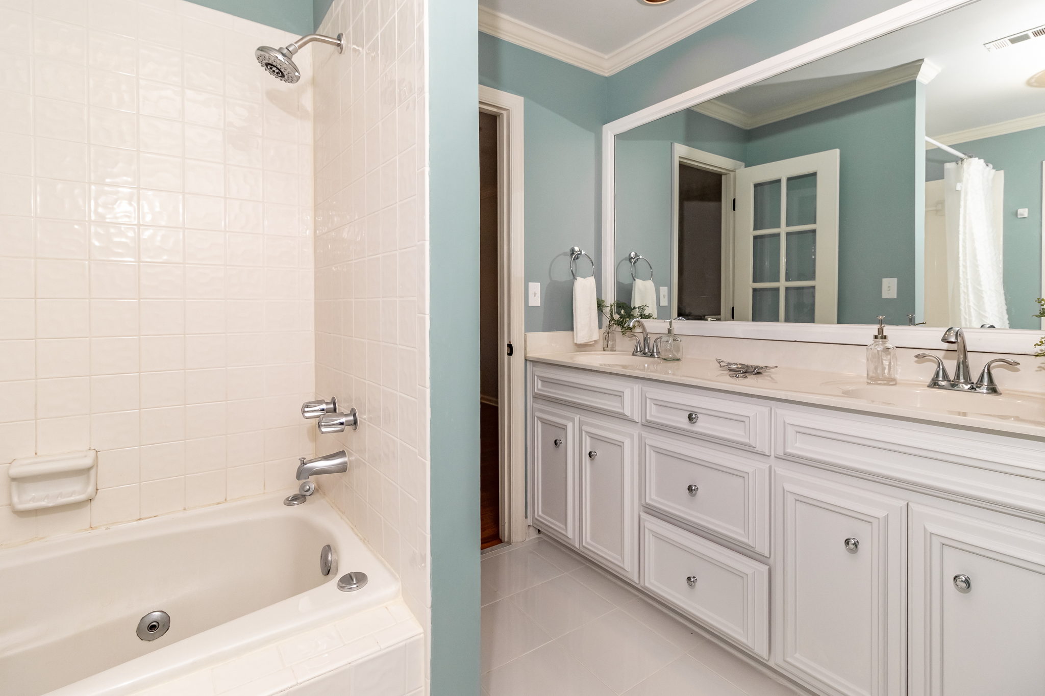 Owner's En-Suite Bath