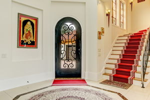Spacious Foyer