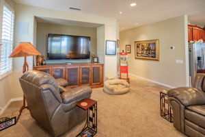 585 Blue Sky Cir, Simi Valley, CA 93065, US Photo 16