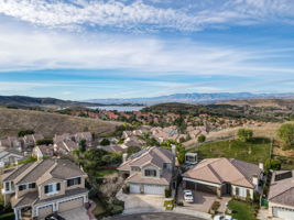 585 Blue Sky Cir, Simi Valley, CA 93065, US Photo 2