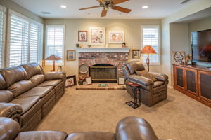 585 Blue Sky Cir, Simi Valley, CA 93065, US Photo 15