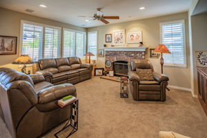 585 Blue Sky Cir, Simi Valley, CA 93065, US Photo 13