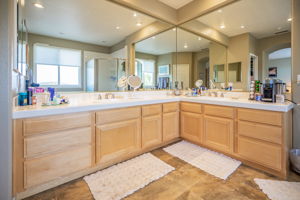 585 Blue Sky Cir, Simi Valley, CA 93065, US Photo 43