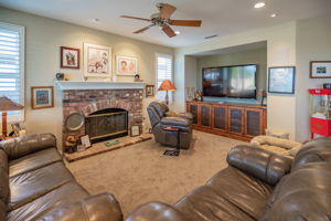 585 Blue Sky Cir, Simi Valley, CA 93065, US Photo 14