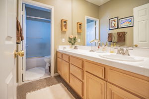 585 Blue Sky Cir, Simi Valley, CA 93065, US Photo 48