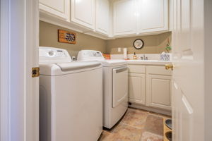 585 Blue Sky Cir, Simi Valley, CA 93065, US Photo 26