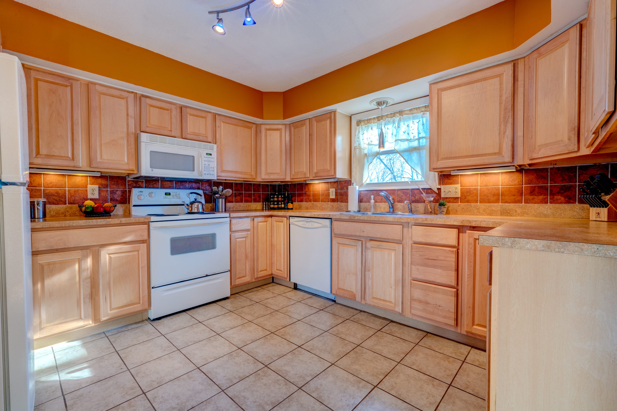 24 Parkwood Ave, Waterbury, CT 06708, USA Photo 14