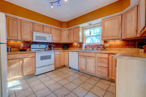 24 Parkwood Ave, Waterbury, CT 06708, USA Photo 13