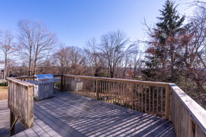24 Parkwood Ave, Waterbury, CT 06708, USA Photo 8