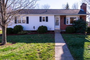 24 Parkwood Ave, Waterbury, CT 06708, USA Photo 2