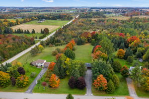 9 Maplewood Dr, Amaranth, ON L9V 3N7, CA Photo 2