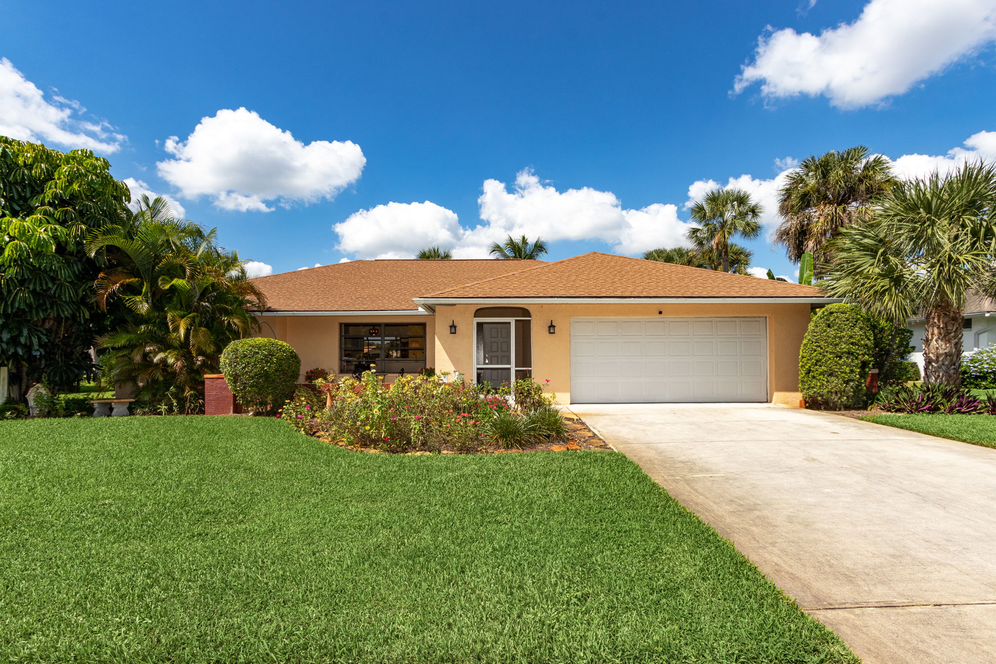 777 St Andrews Blvd, Naples, FL 34113 VisualPRO Photography