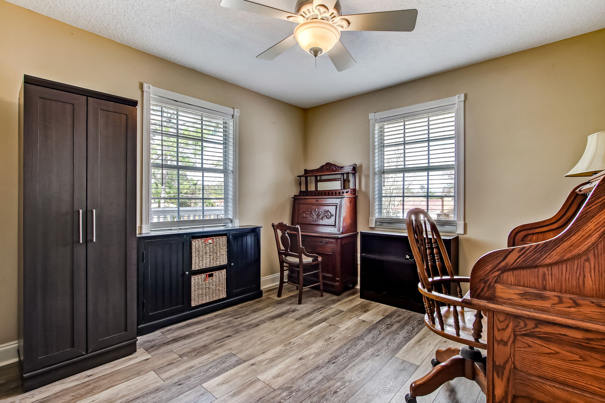 Bedroom/Office