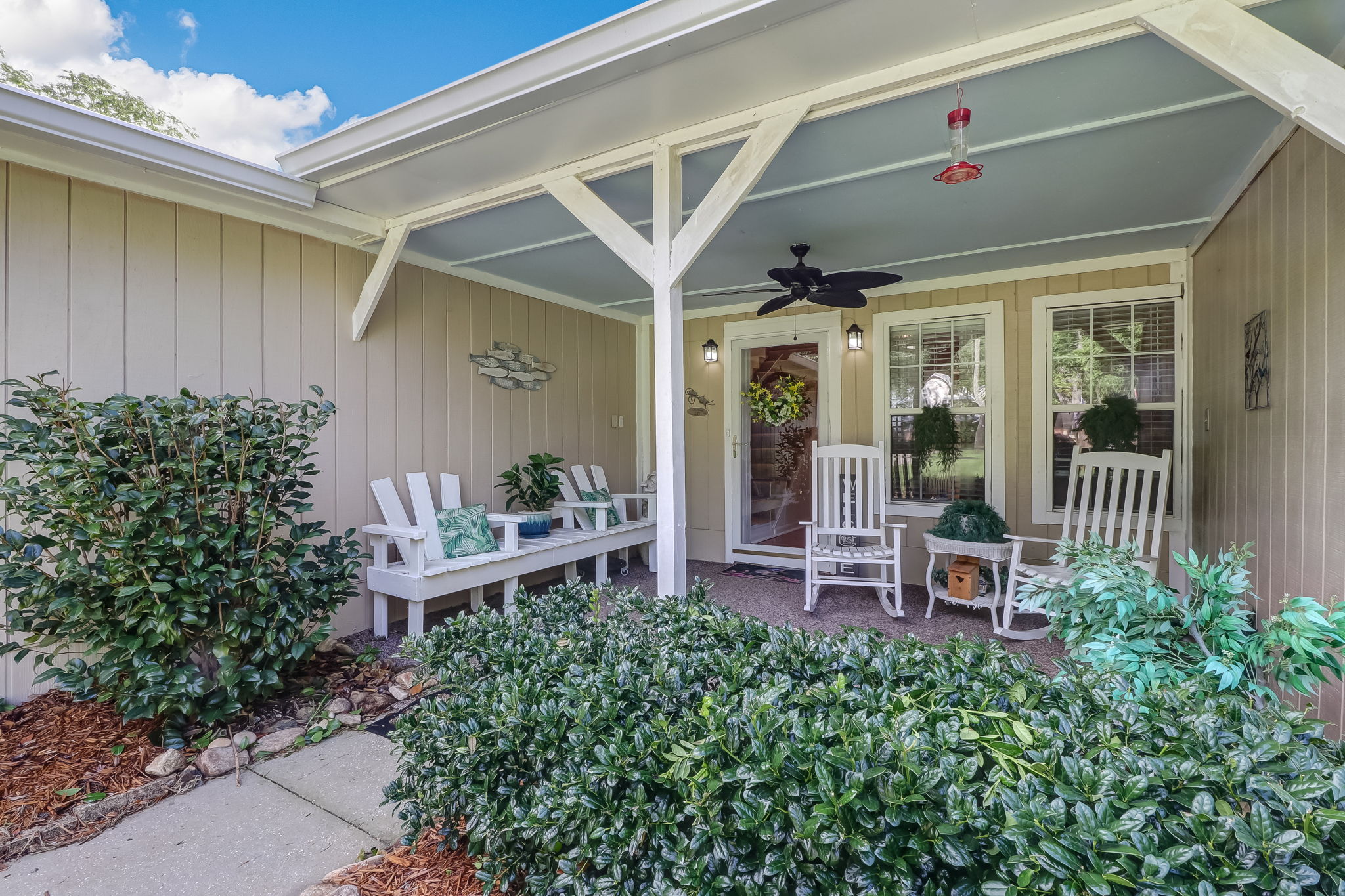 Front Porch/Entrance