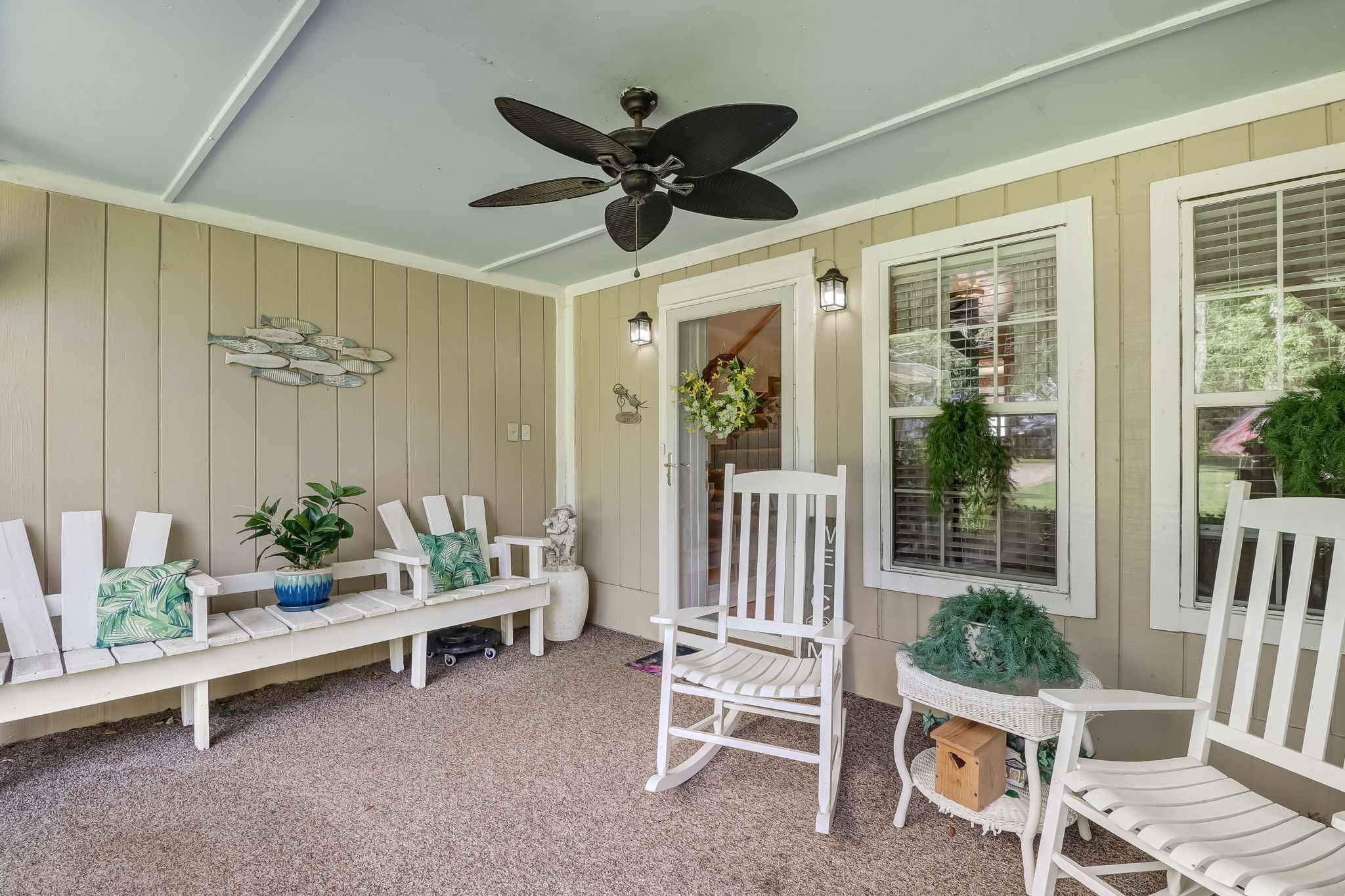 Front Porch/Entrance