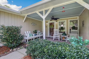 Front Porch/Entrance