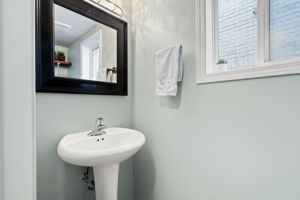 70 Tarquini Cres, Bolton, ON L7E 2Z5, CA Photo 4
