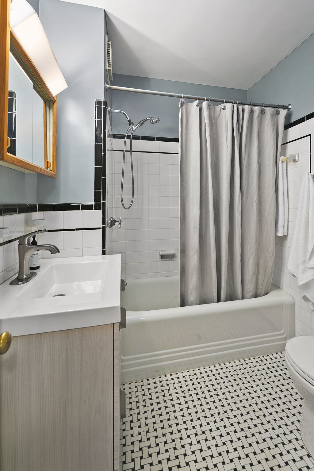 9102 Darnestown Rd, Rockville, MD 20850, US Photo 44