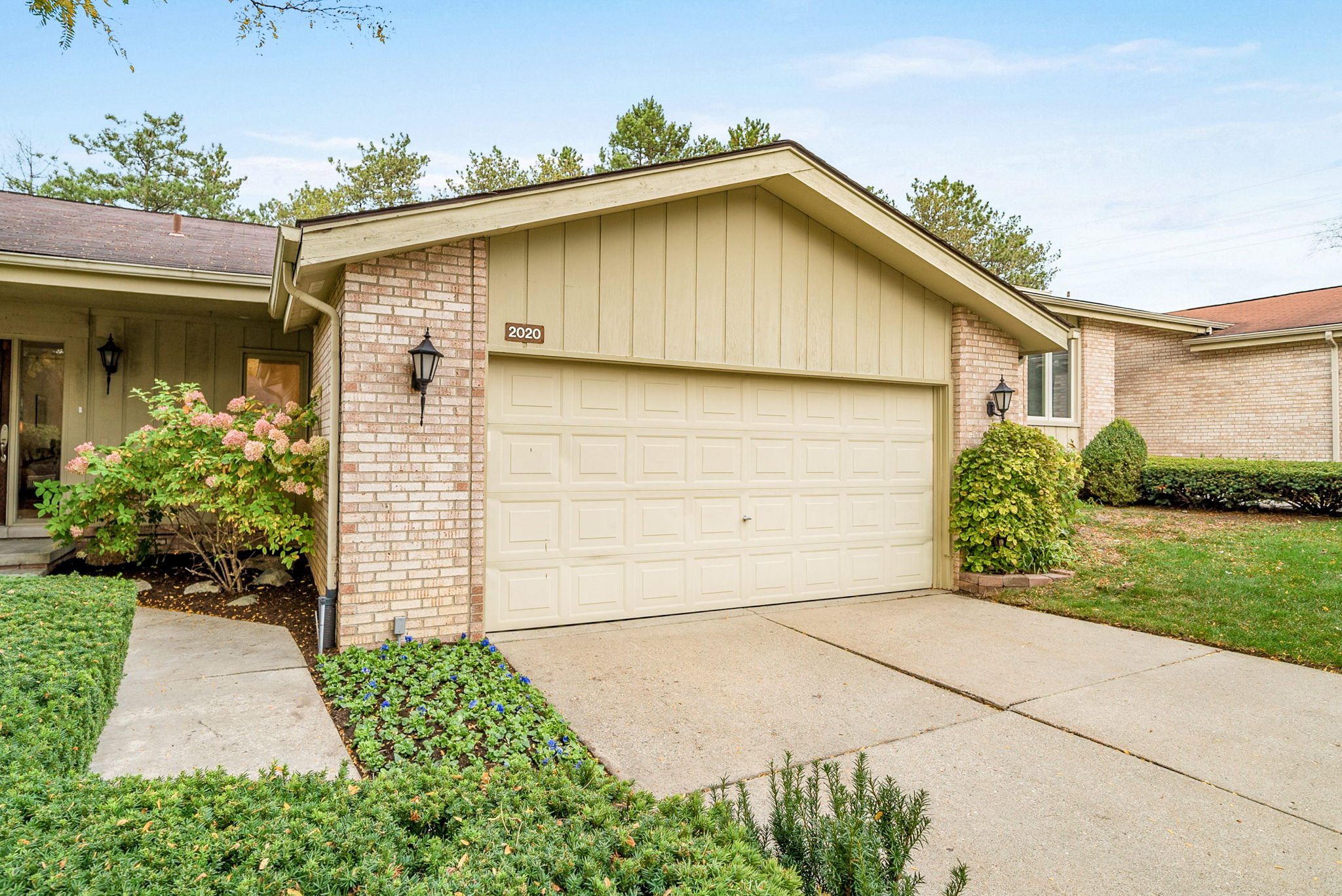 2020 Waldons Ct, West Bloomfield Township, MI 48322, US Photo 5