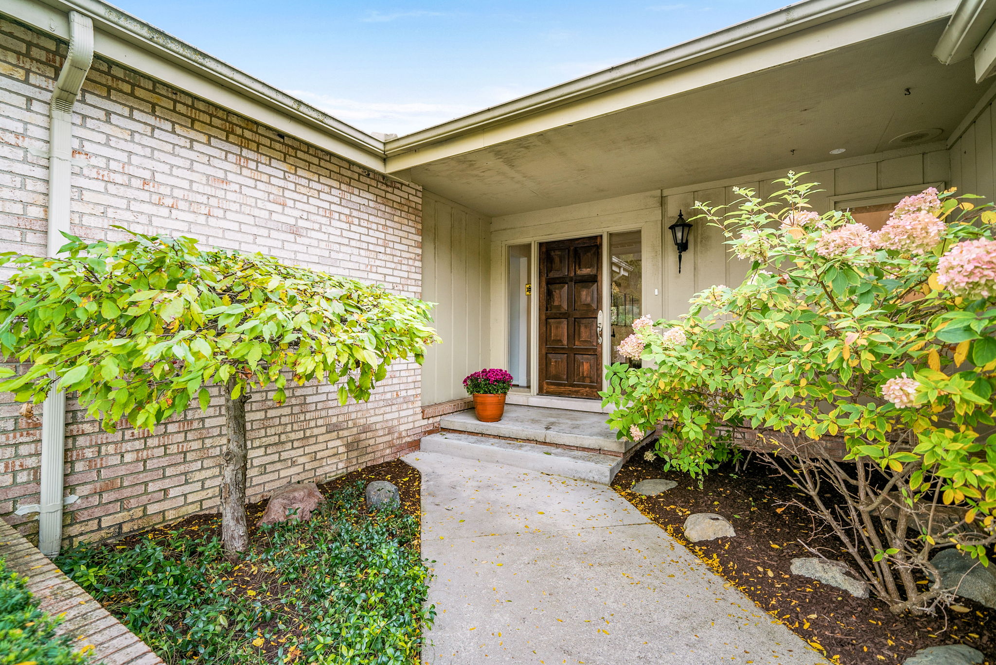 2020 Waldons Ct, West Bloomfield Township, MI 48322, US Photo 7