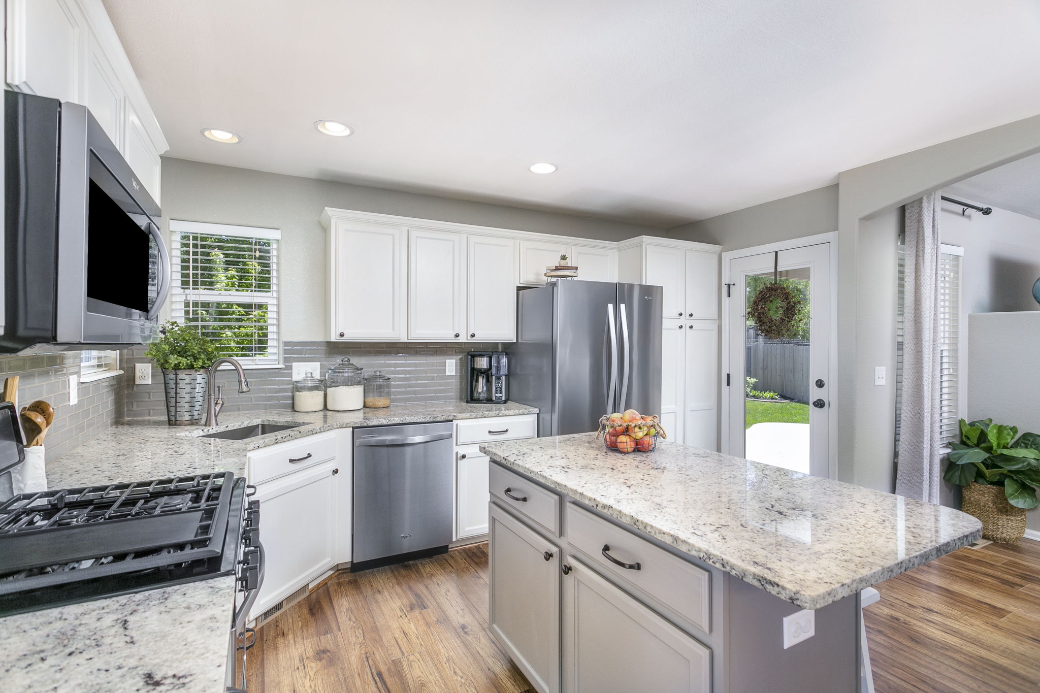 All SS Appliances and Plenty of Cabinet Space