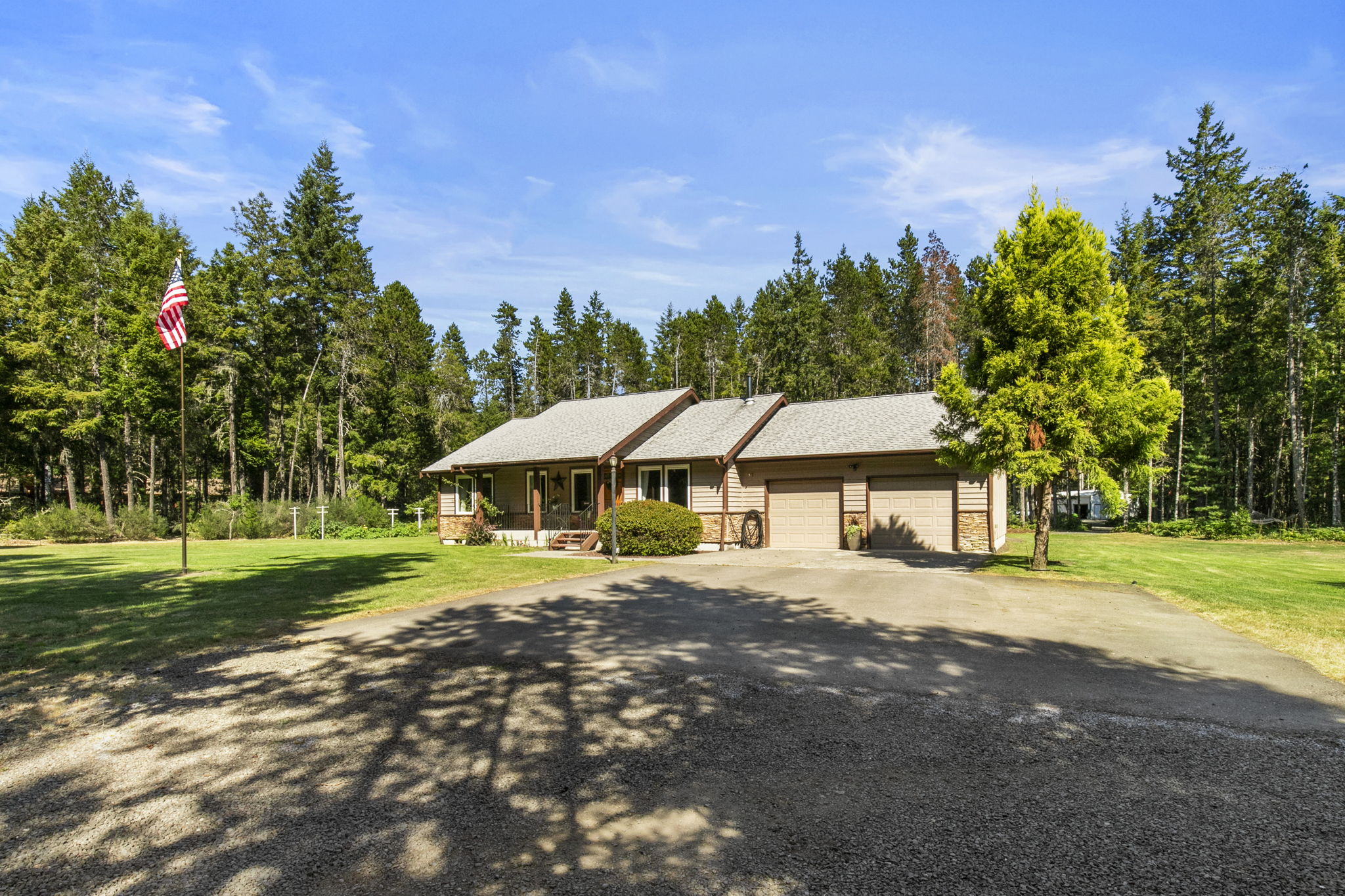 1301 NE Toonerville Dr, Belfair, WA 98528, USA Photo 2