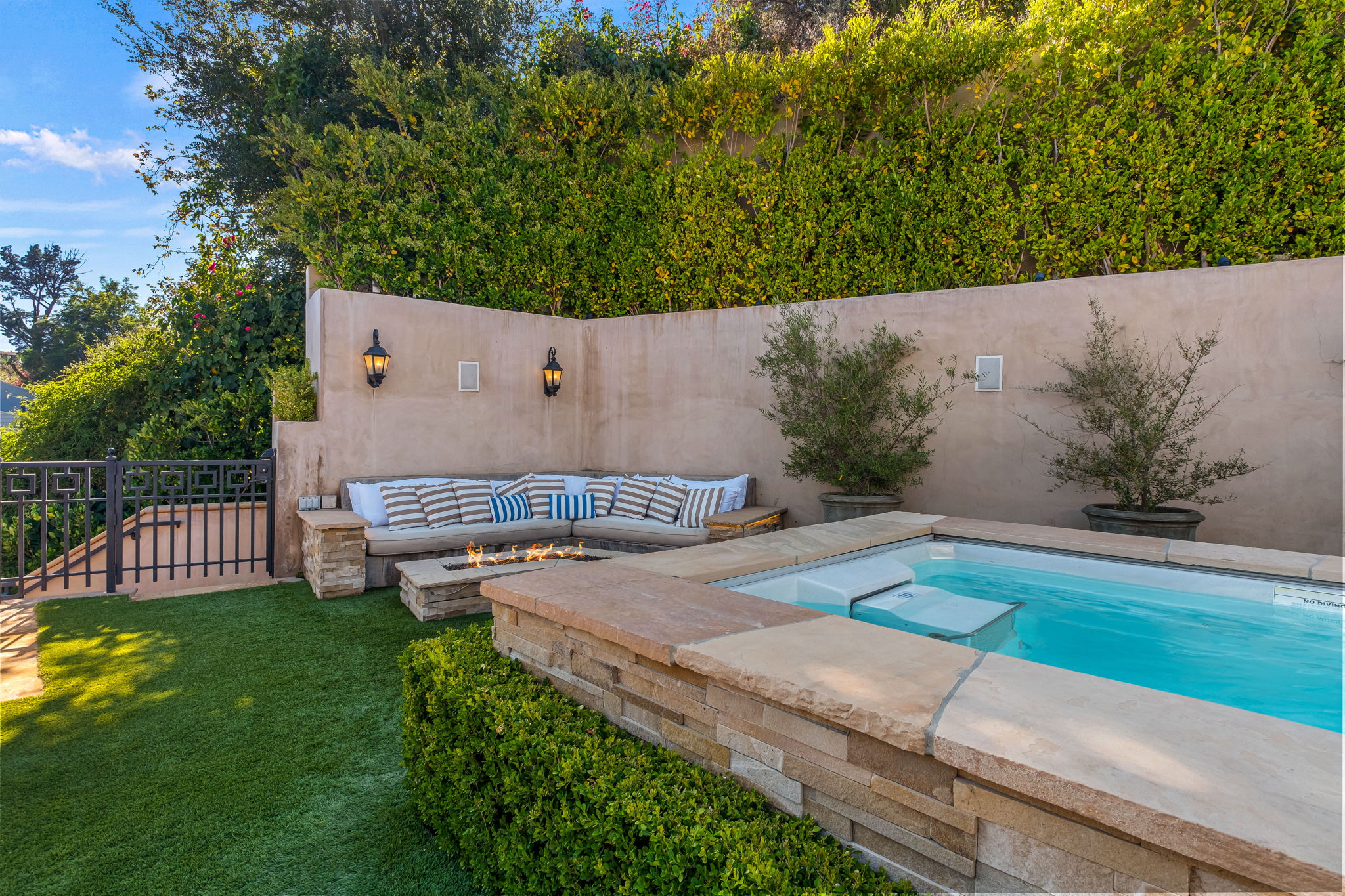 1191 N Bundy-56