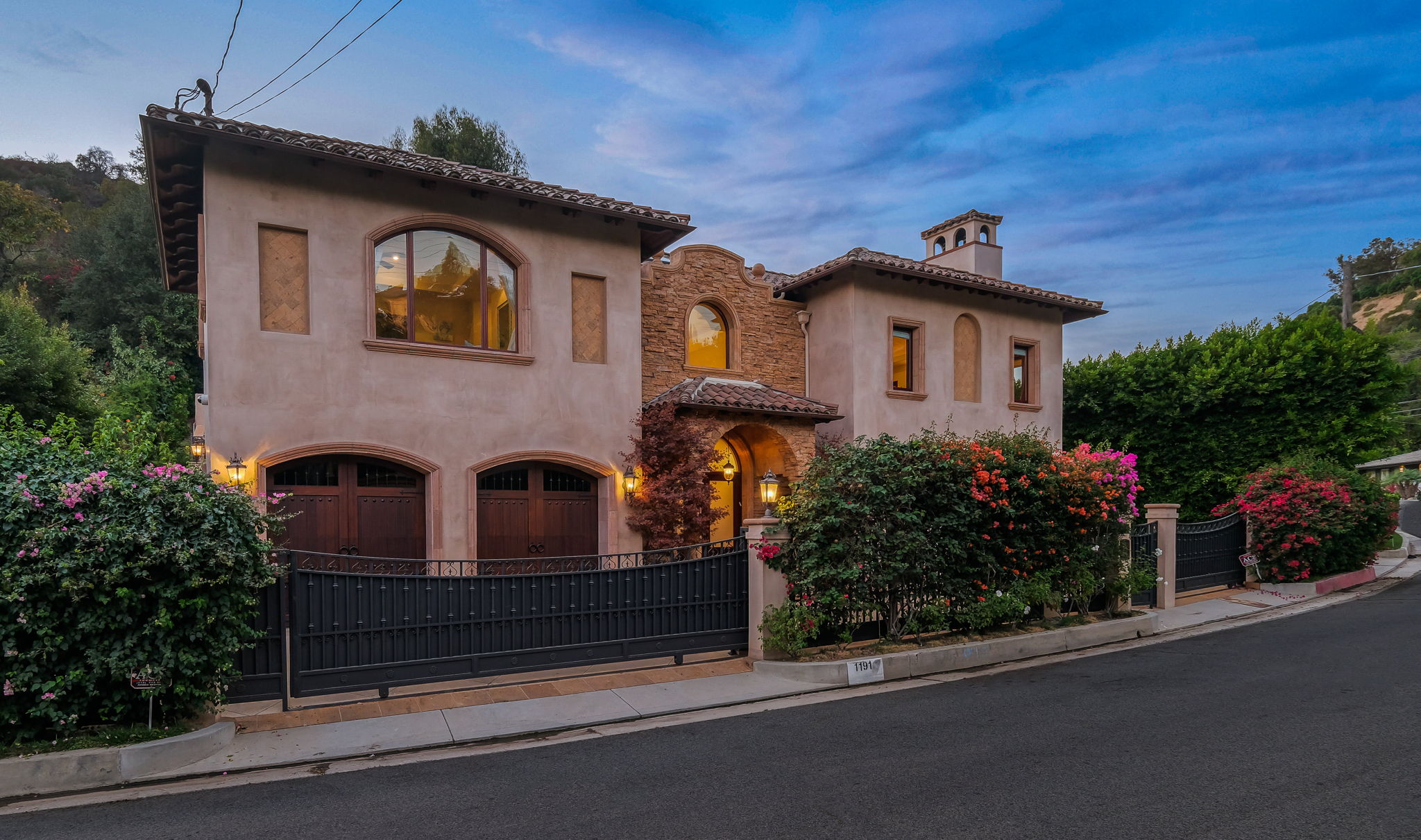 1191 N Bundy-47