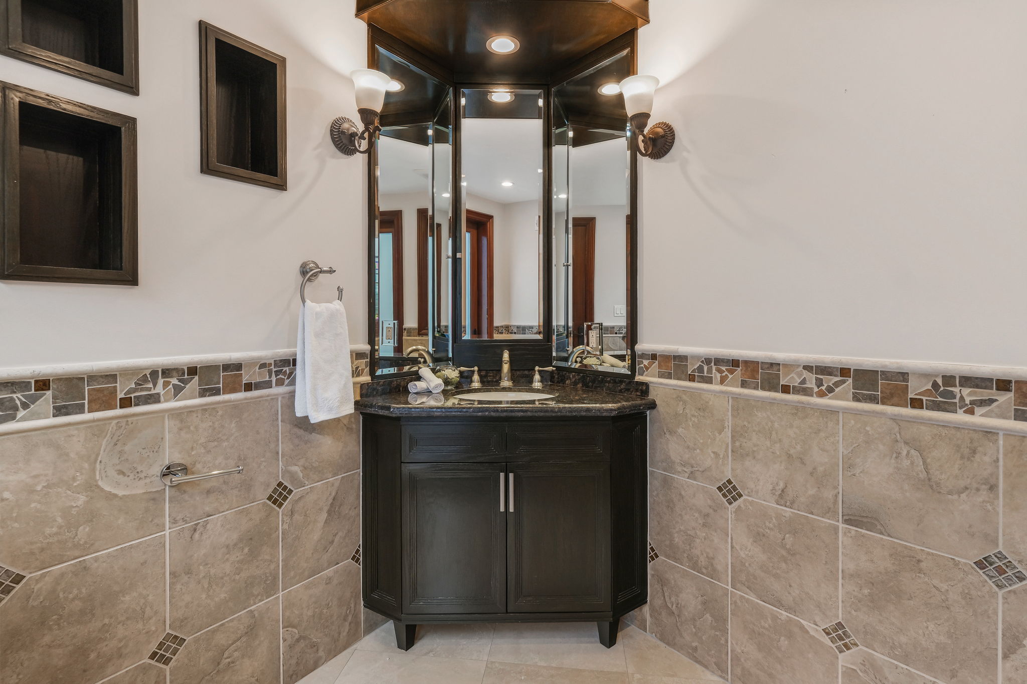 1191 N Bundy-20