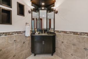 1191 N Bundy-20