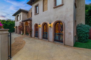 1191 N Bundy-44