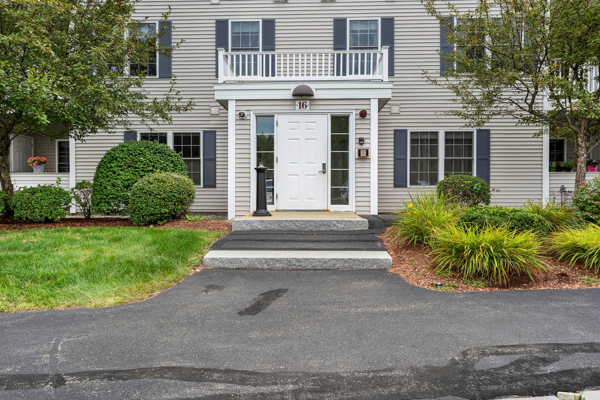 16 Vista Ridge Dr, Londonderry, NH 03053 S and B Connections