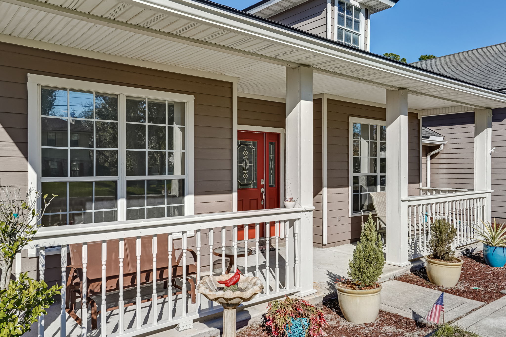 Front Porch/Entrance