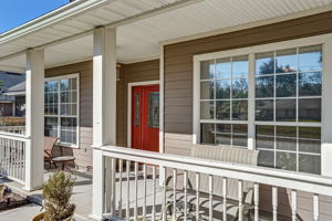 Front Porch/Entrance
