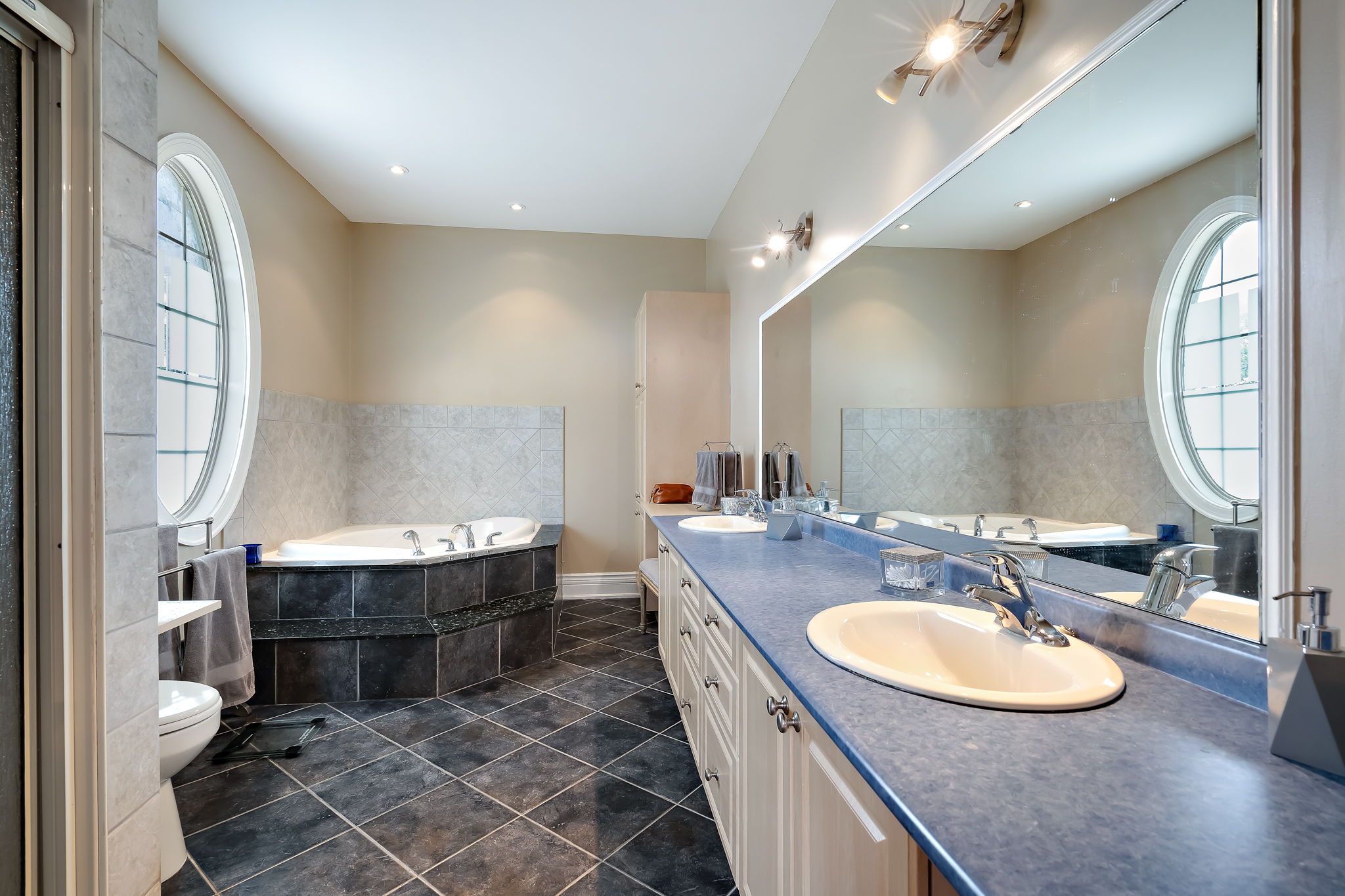 232319 Trafalgar Rd N, ON, CA Photo 29