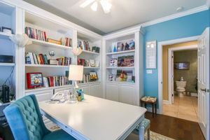Office | Den | BR 4