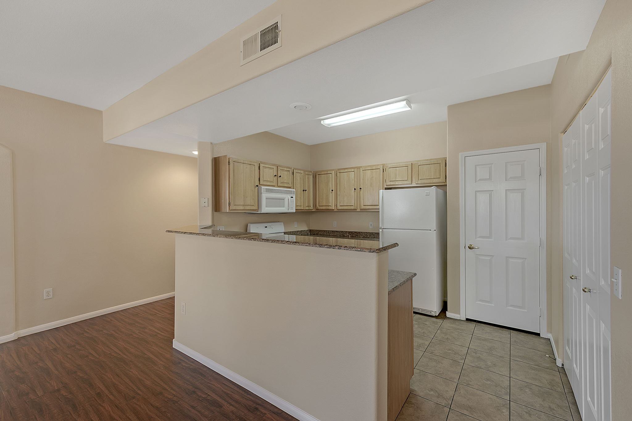 8555 W Russell Rd, Las Vegas, NV 89113, USA Photo 8