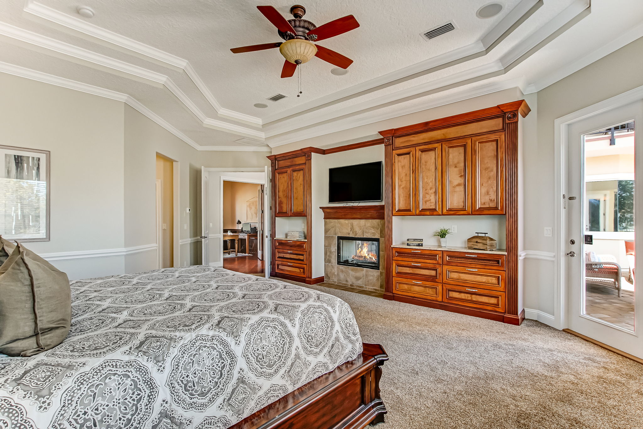 Fireplace & Built-ins