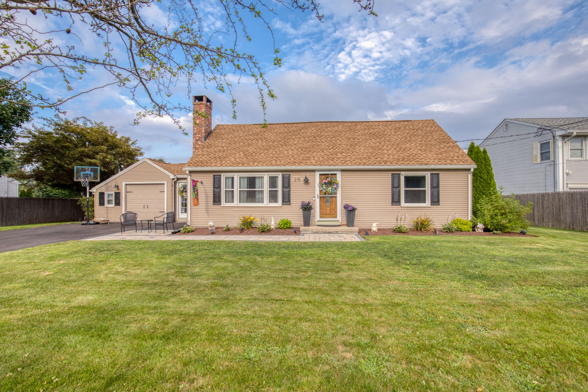 215 Winton St, Springfield, MA 01118 Seven Roads Real Estate Media