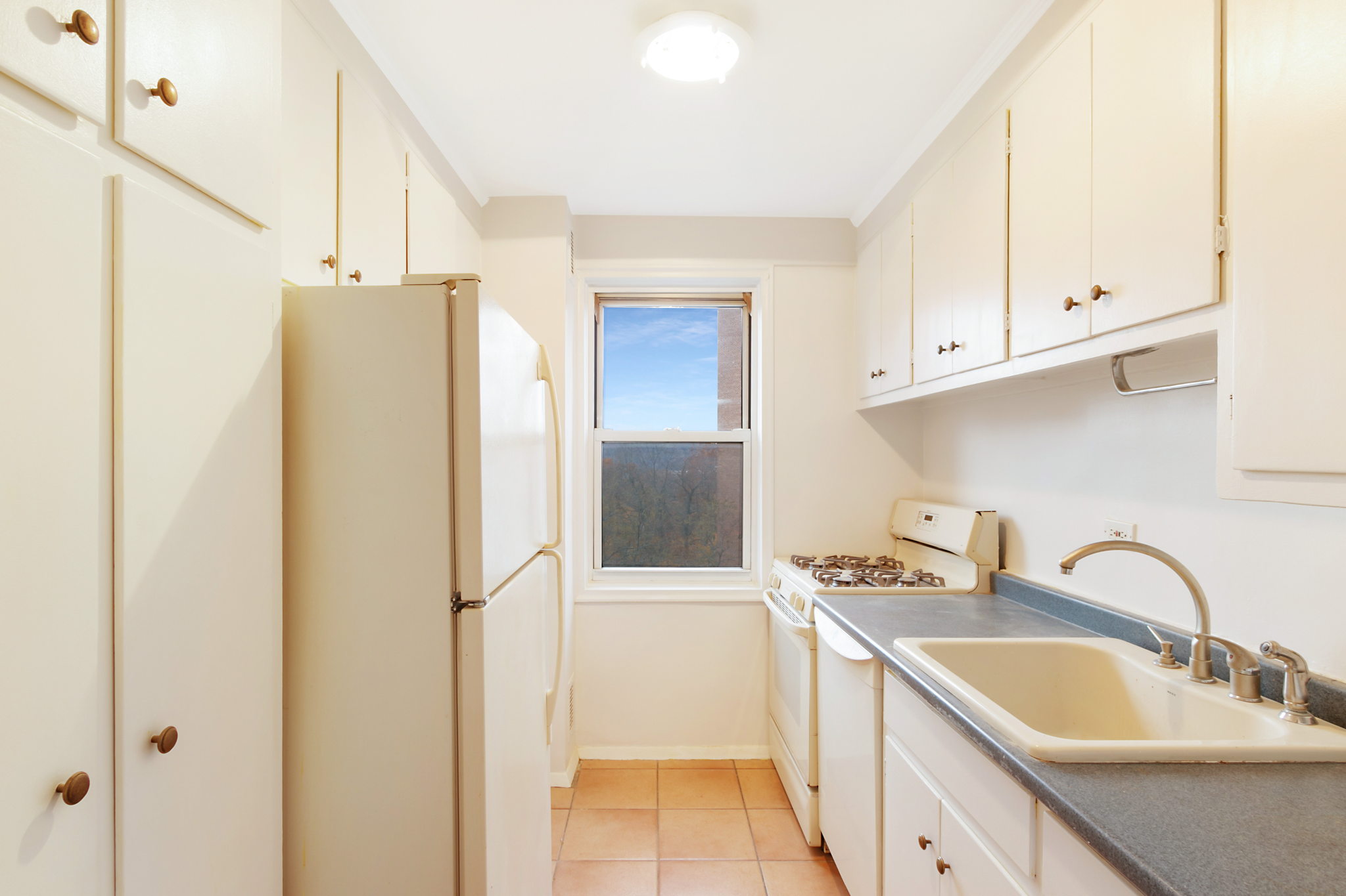 4525 Henry Hudson Pkwy, Bronx, NY 10471, USA Photo 9