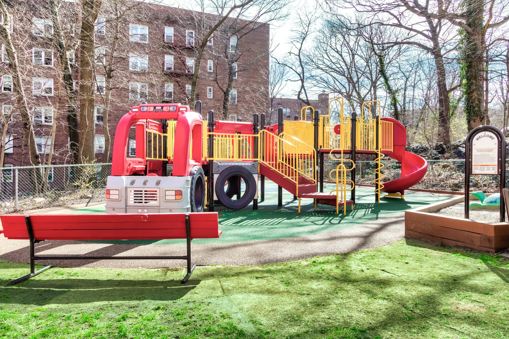 4525 Henry Hudson Pkwy, Bronx, NY 10471, USA Photo 33